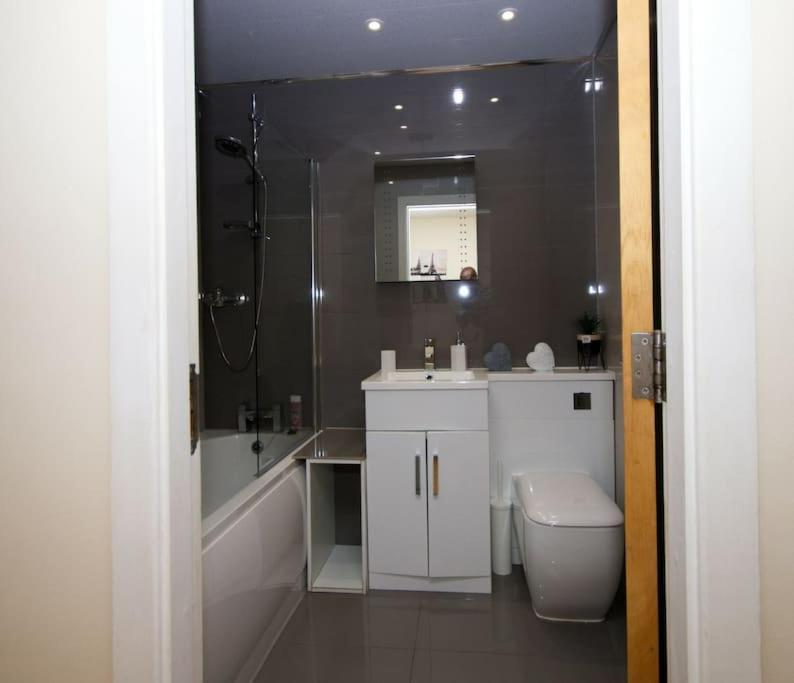 Alluring 2 Bedroom Leeds City Centre Apartment- Self Check-In,Balconied Apartment 외부 사진